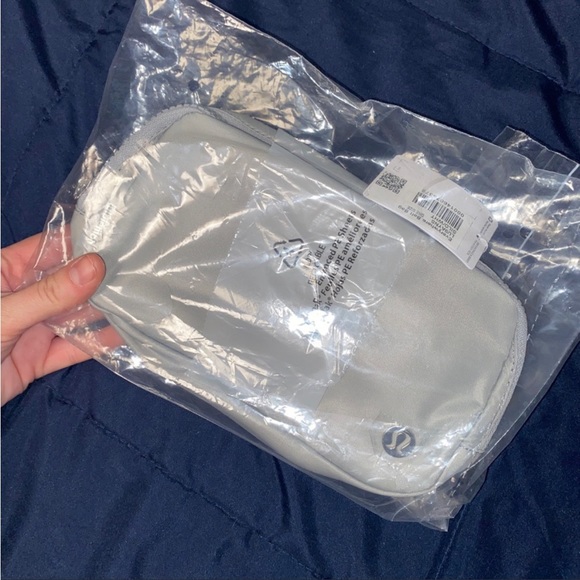COPY - COPY - COPY - LULULEMON WAIST BAG GREY 🌺🥰 - Picture 5 of 7